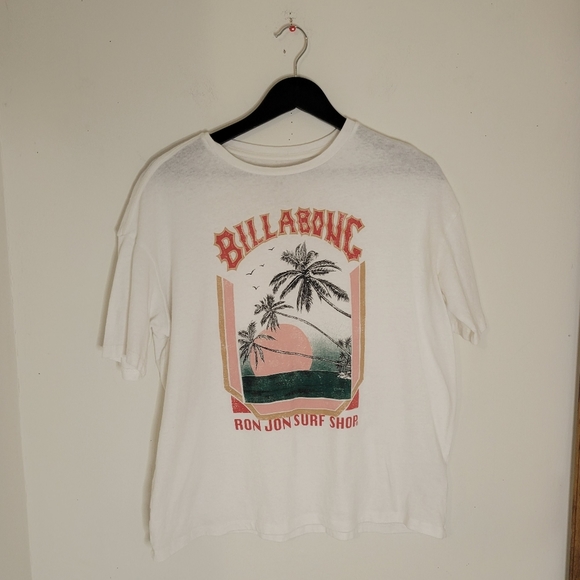 Billabong Tops - Billabong Women's Oversized Graphic Tee - Size (XS) - Excellent Condition